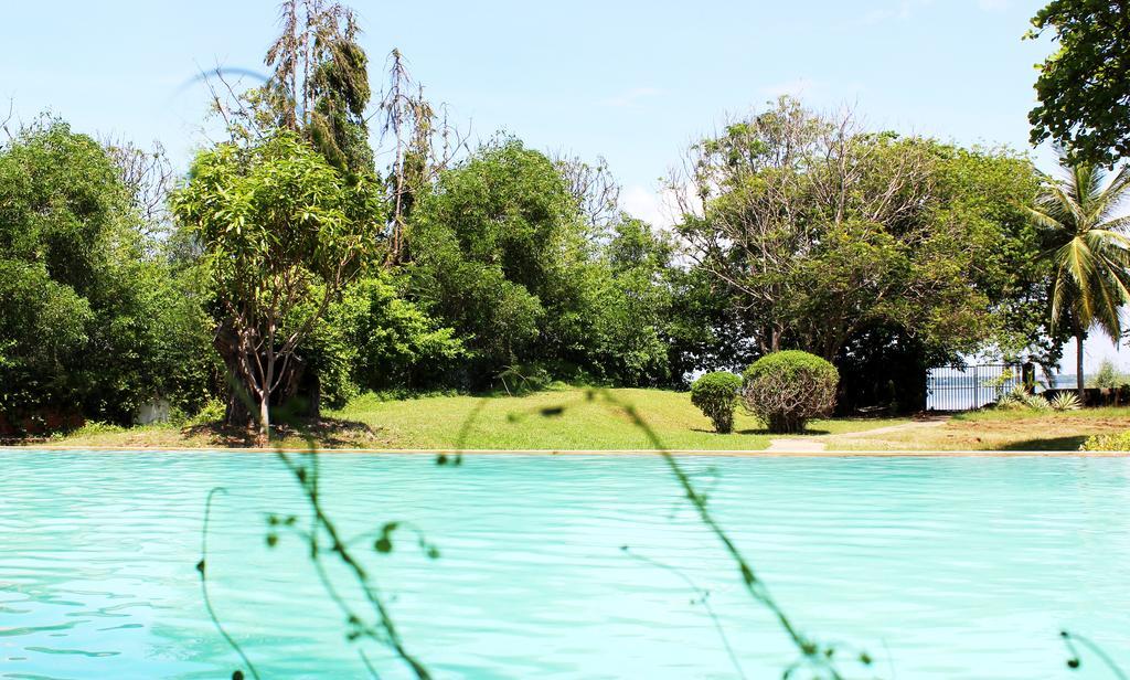 City Hub Lagoon Negombo Exterior photo